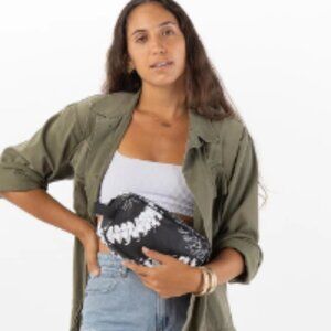 ALOHA Collection  Dopp Kit Puakenikeni NWT